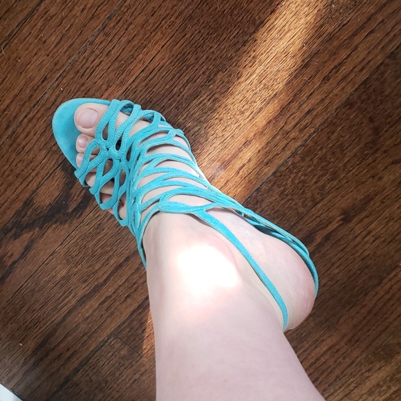 MANOLO BLAHNIK Suede Cutout Accent Slingback Sandals - Picture 3 of 10